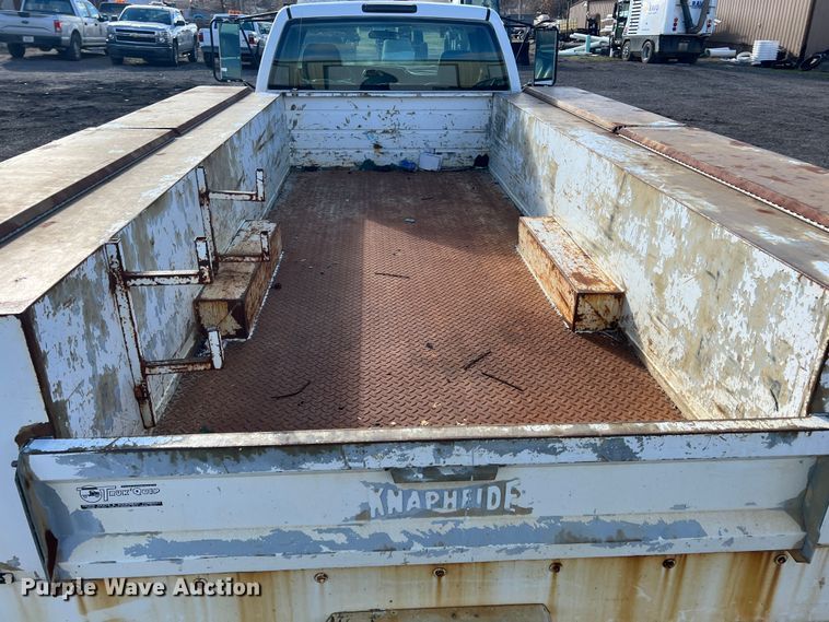 image for item ID9322 2004 Chevrolet Silverado 3500  utility bed pickup truck