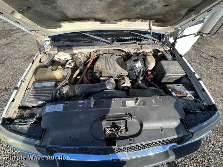 image for item ID9322 2004 Chevrolet Silverado 3500  utility bed pickup truck