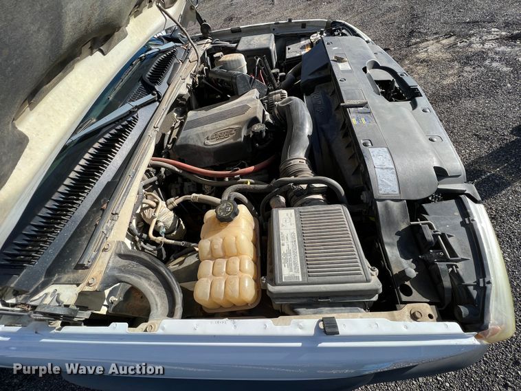 image for item ID9322 2004 Chevrolet Silverado 3500  utility bed pickup truck