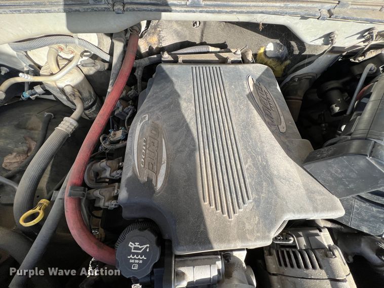 image for item ID9322 2004 Chevrolet Silverado 3500  utility bed pickup truck