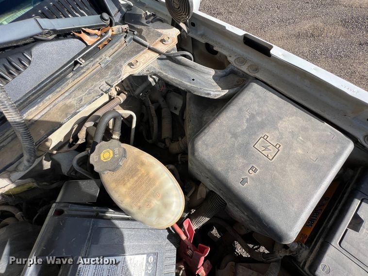 image for item ID9322 2004 Chevrolet Silverado 3500  utility bed pickup truck