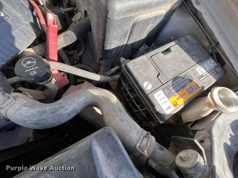 image for item ID9322 2004 Chevrolet Silverado 3500  utility bed pickup truck