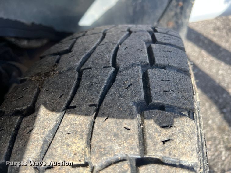 image for item ID9322 2004 Chevrolet Silverado 3500  utility bed pickup truck