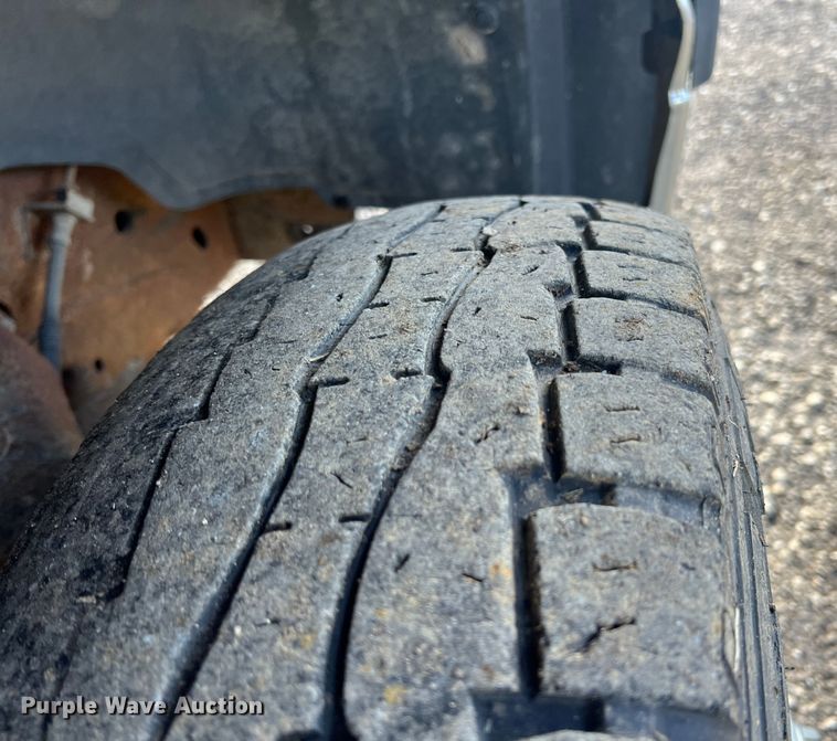 image for item ID9322 2004 Chevrolet Silverado 3500  utility bed pickup truck