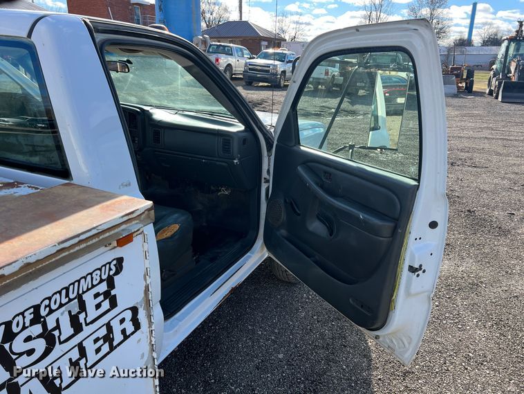 image for item ID9322 2004 Chevrolet Silverado 3500  utility bed pickup truck