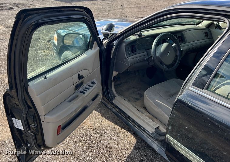 image for item ID9325 2011 Ford Crown Victoria Police Interceptor