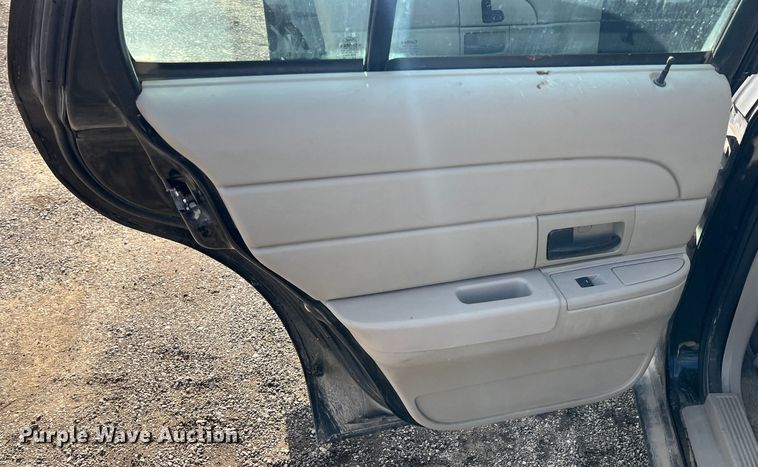 image for item ID9325 2011 Ford Crown Victoria Police Interceptor