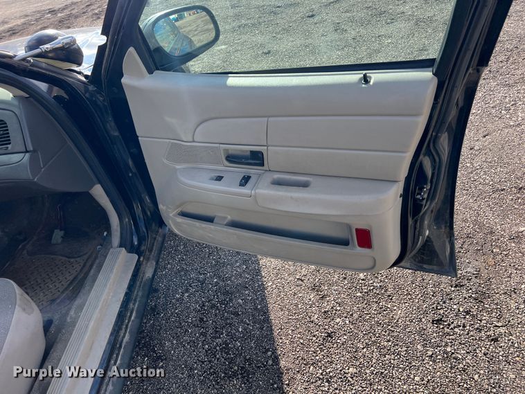 image for item ID9325 2011 Ford Crown Victoria Police Interceptor