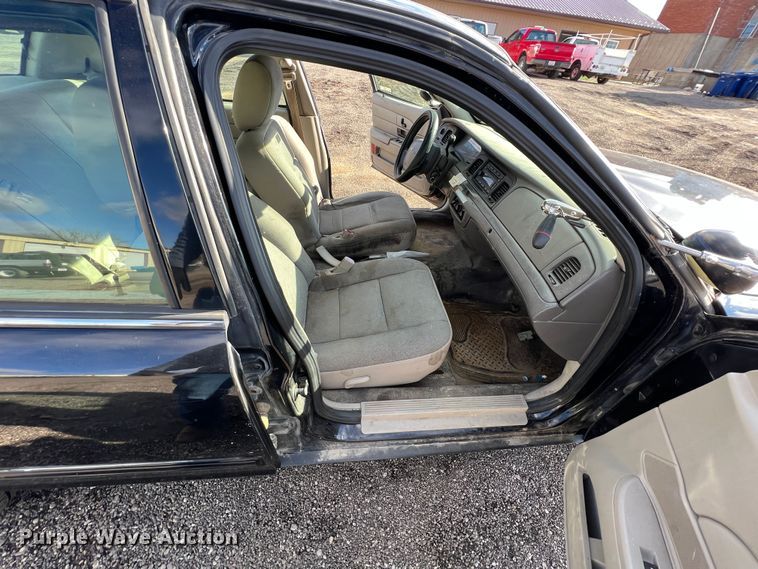 image for item ID9325 2011 Ford Crown Victoria Police Interceptor