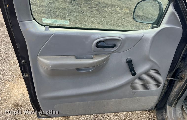 image for item ID9327 2000 Ford F150  SuperCab pickup truck