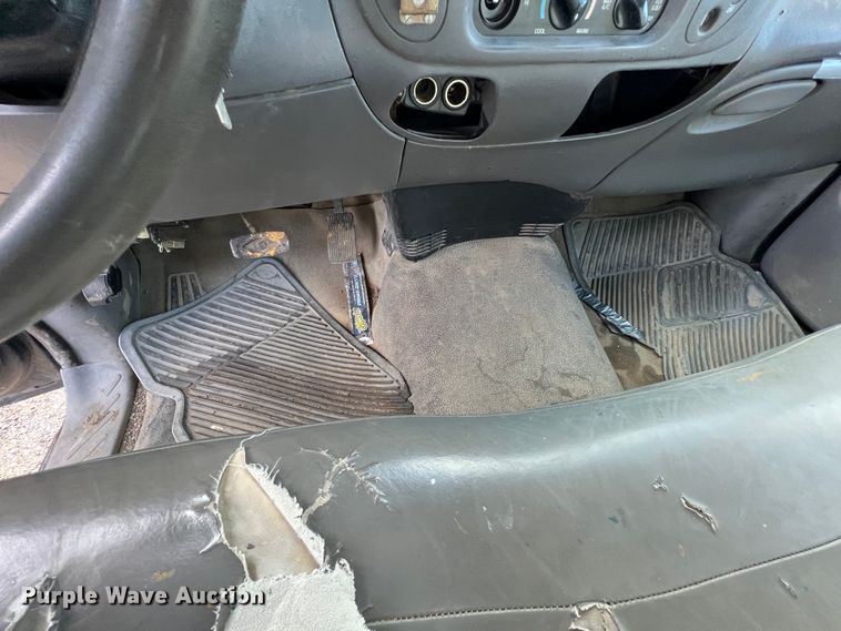 image for item ID9327 2000 Ford F150  SuperCab pickup truck