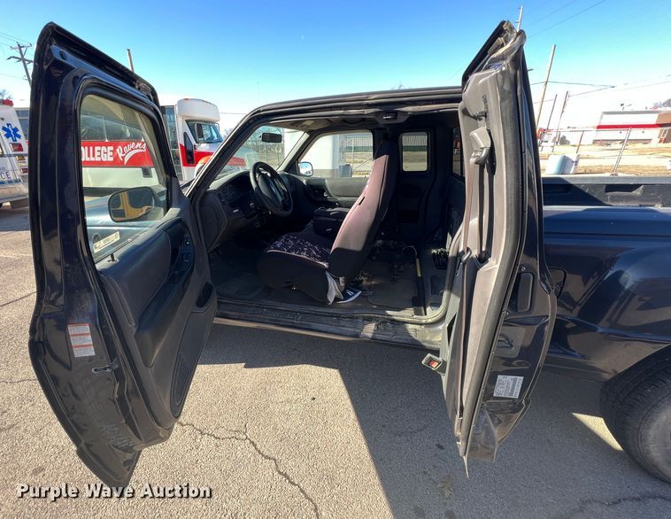 image for item ID9334 2001 Ford Ranger XLT  SuperCab pickup truck
