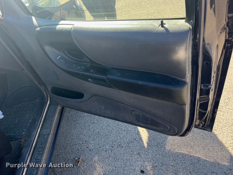 image for item ID9334 2001 Ford Ranger XLT  SuperCab pickup truck