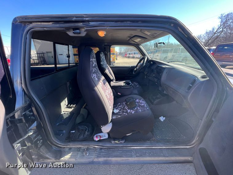 image for item ID9334 2001 Ford Ranger XLT  SuperCab pickup truck