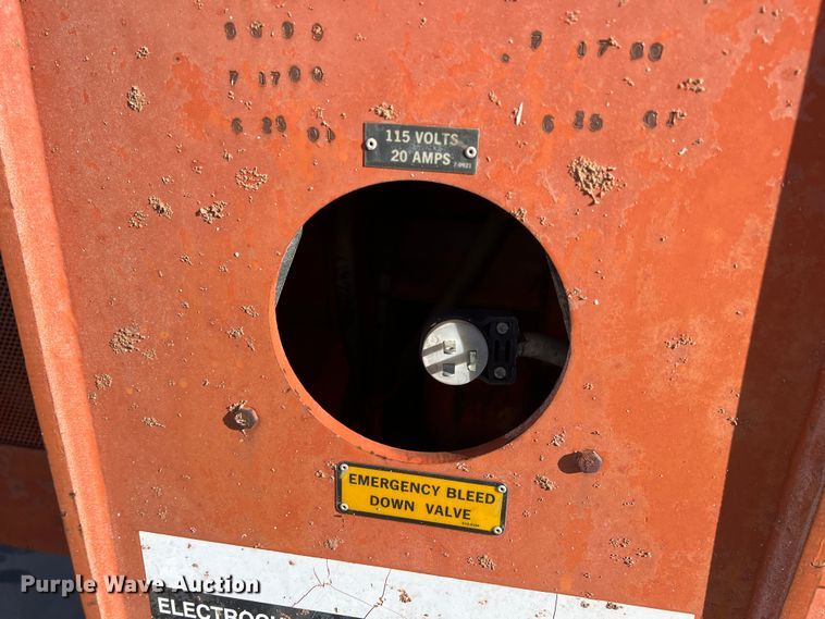 image for item ID9338 1996 Snorkelift ATB-60  boom lift