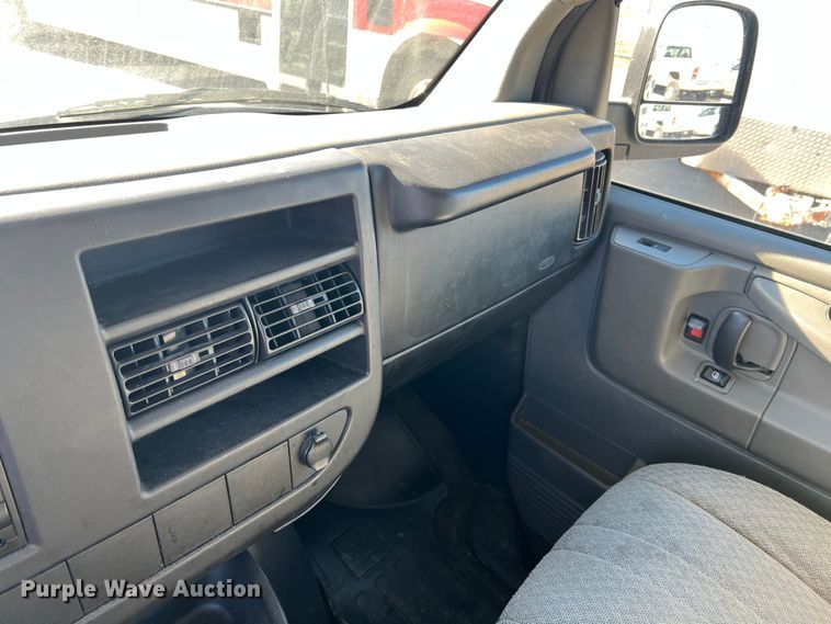 image for item ID9339 2008 Chevrolet Express 3500 LS  van