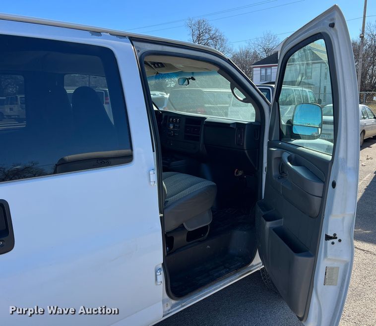 image for item ID9339 2008 Chevrolet Express 3500 LS  van