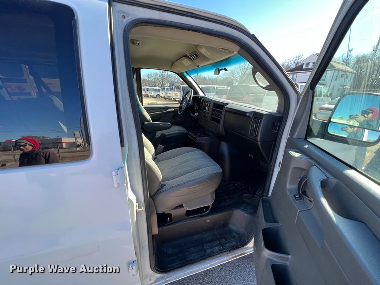image for item ID9339 2008 Chevrolet Express 3500 LS  van