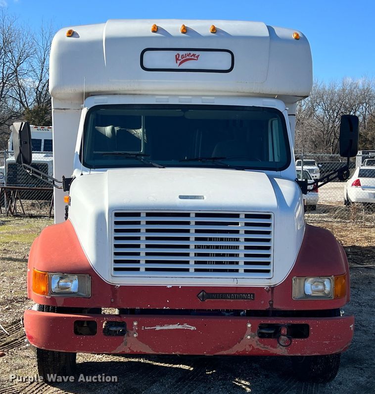 image for item ID9340 2000 International 3400  shuttle bus