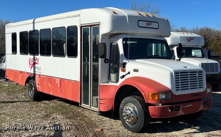 image for item ID9340 2000 International 3400  shuttle bus