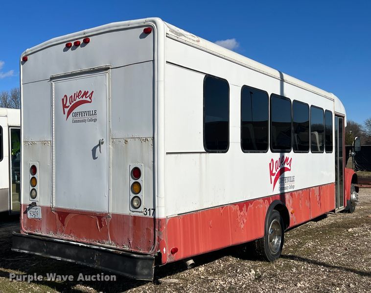 image for item ID9340 2000 International 3400  shuttle bus