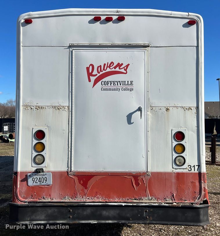 image for item ID9340 2000 International 3400  shuttle bus