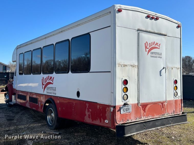 image for item ID9340 2000 International 3400  shuttle bus