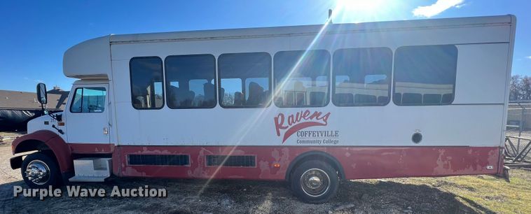 image for item ID9340 2000 International 3400  shuttle bus