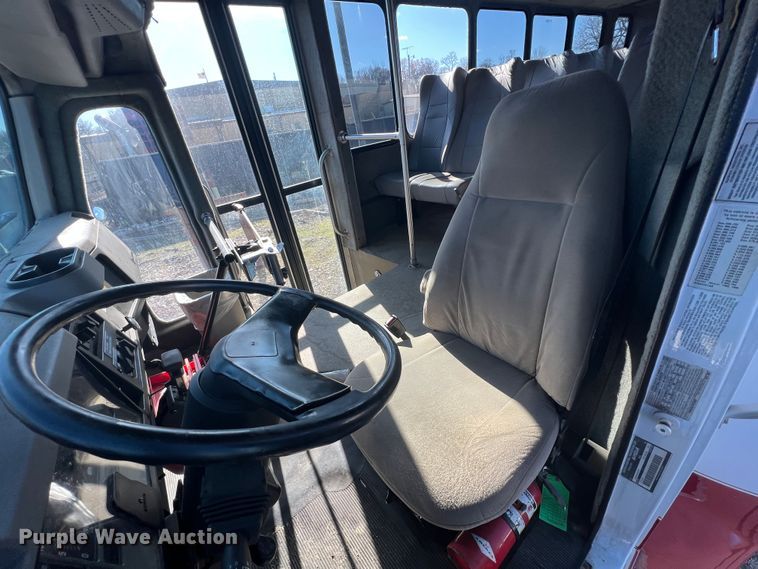 image for item ID9340 2000 International 3400  shuttle bus