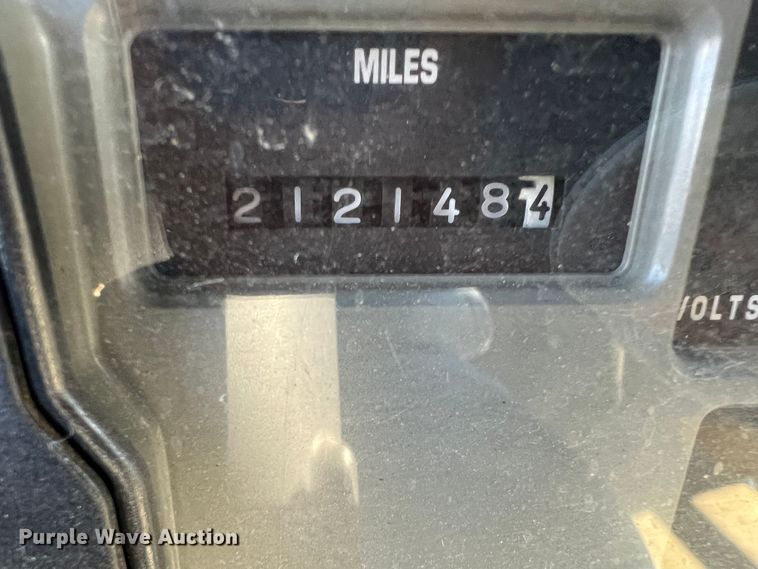 image for item ID9340 2000 International 3400  shuttle bus