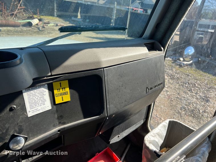 image for item ID9340 2000 International 3400  shuttle bus