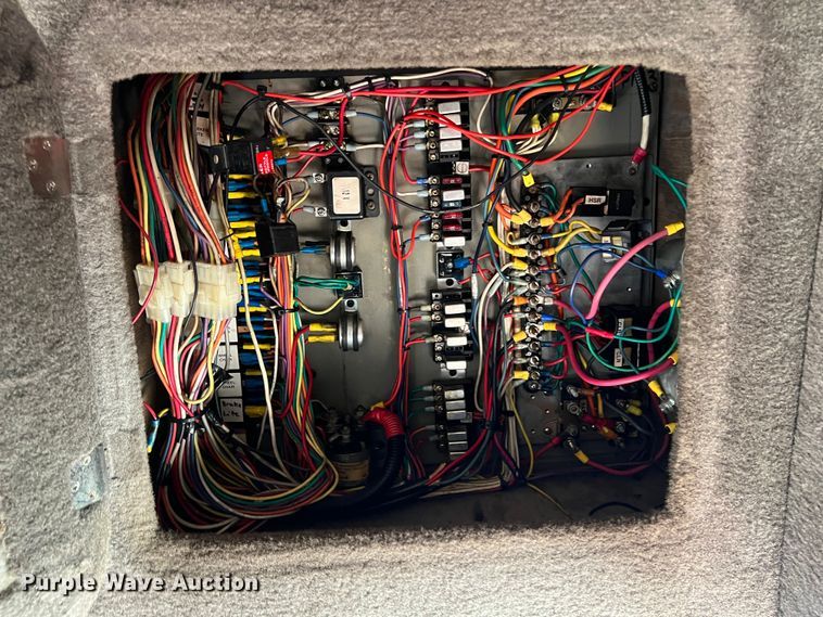 image for item ID9340 2000 International 3400  shuttle bus