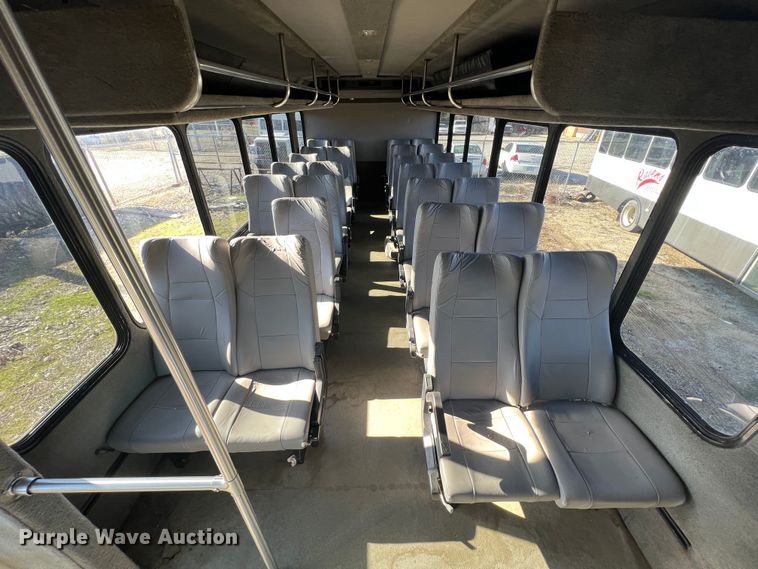 image for item ID9340 2000 International 3400  shuttle bus