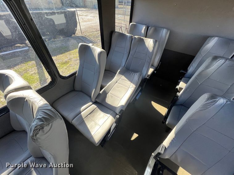 image for item ID9340 2000 International 3400  shuttle bus