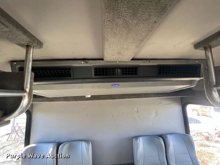 image for item ID9340 2000 International 3400  shuttle bus