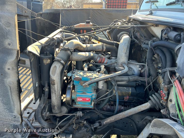 image for item ID9340 2000 International 3400  shuttle bus