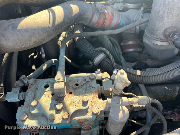 image for item ID9340 2000 International 3400  shuttle bus