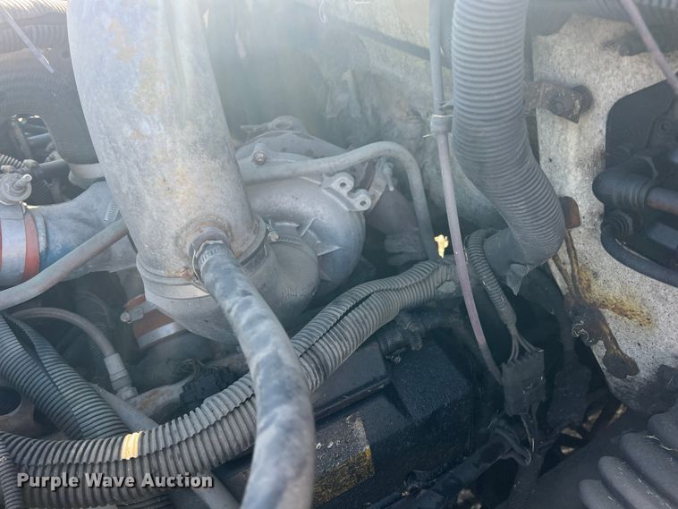 image for item ID9340 2000 International 3400  shuttle bus