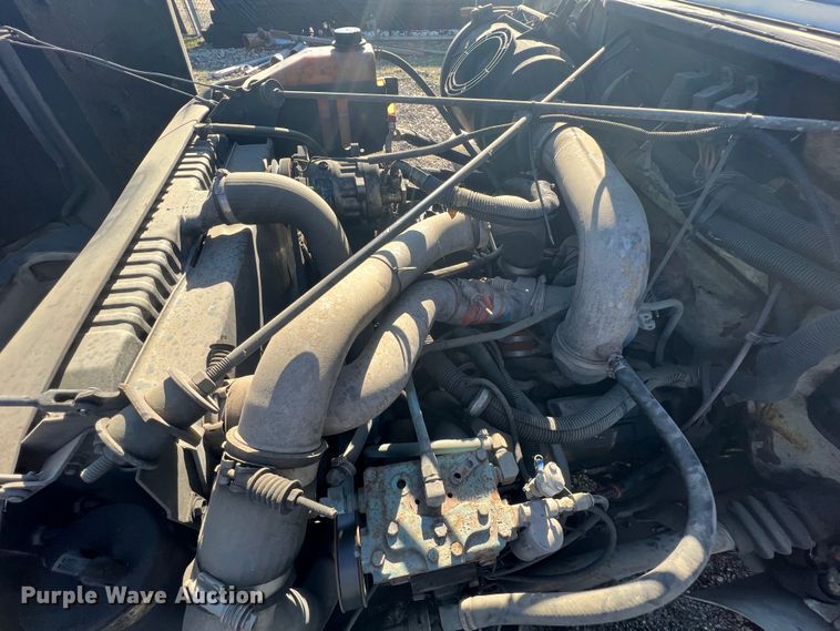 image for item ID9340 2000 International 3400  shuttle bus