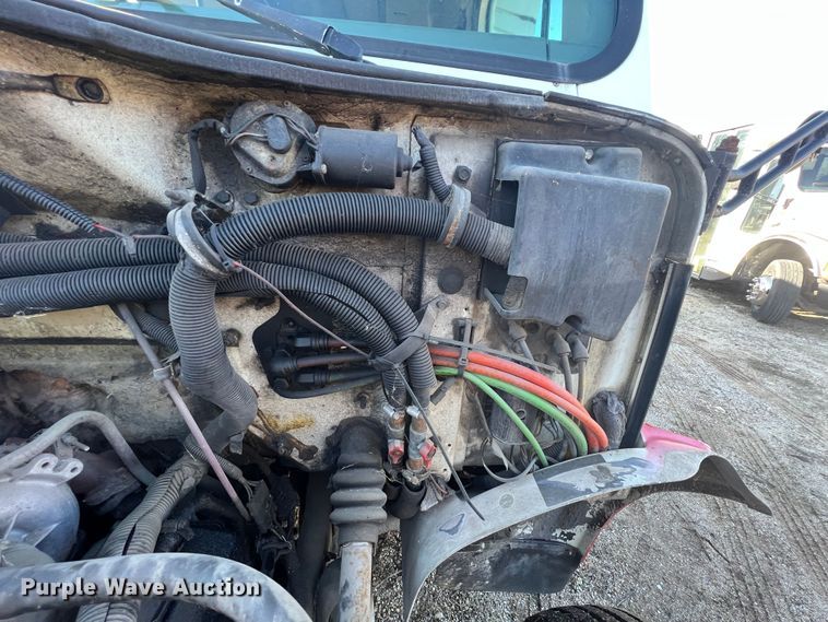 image for item ID9340 2000 International 3400  shuttle bus