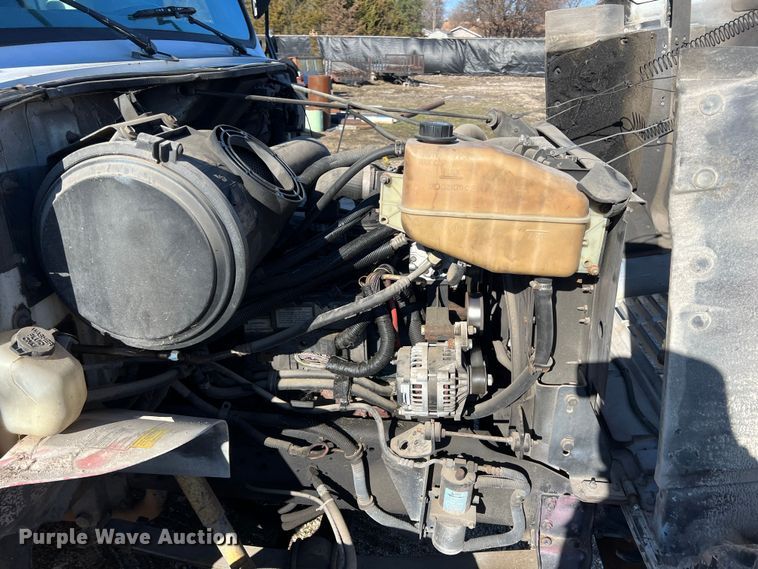 image for item ID9340 2000 International 3400  shuttle bus