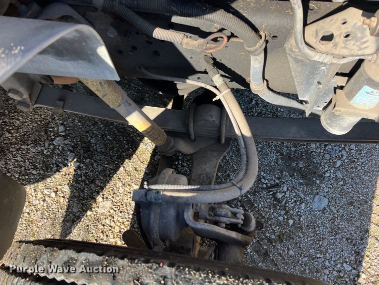 image for item ID9340 2000 International 3400  shuttle bus