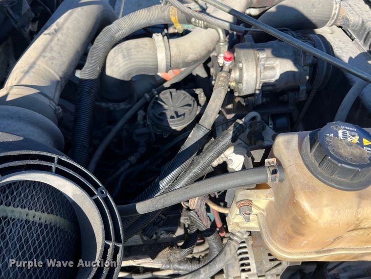 image for item ID9340 2000 International 3400  shuttle bus