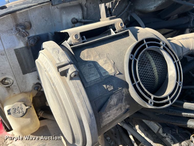 image for item ID9340 2000 International 3400  shuttle bus