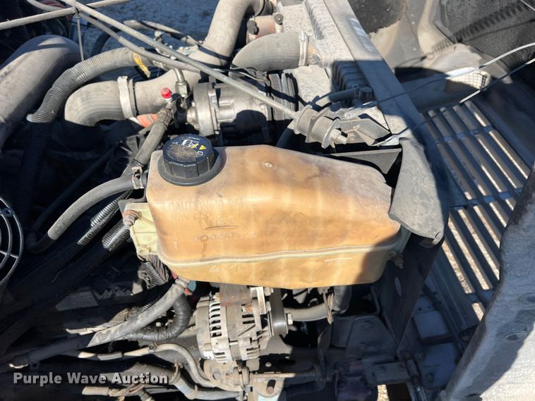 image for item ID9340 2000 International 3400  shuttle bus