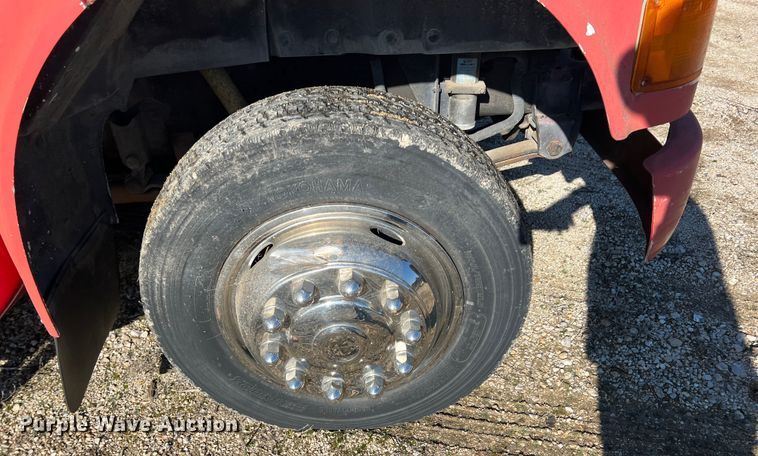 image for item ID9340 2000 International 3400  shuttle bus