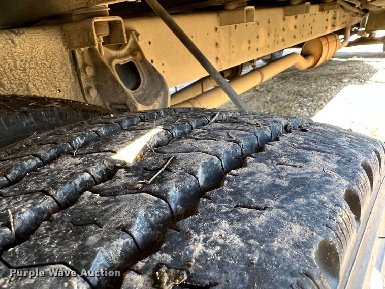 image for item ID9340 2000 International 3400  shuttle bus