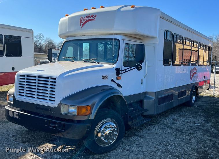 image for item ID9341 2001 International 3400  shuttle bus