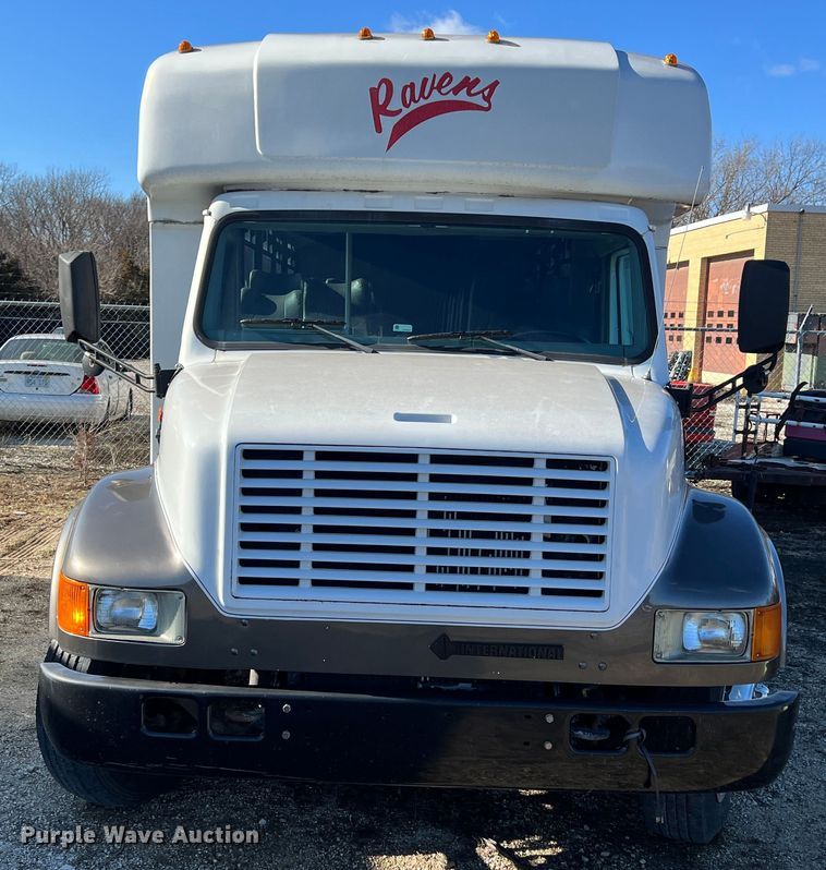 image for item ID9341 2001 International 3400  shuttle bus