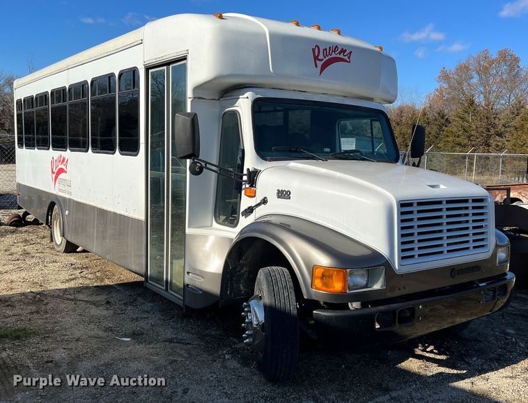 image for item ID9341 2001 International 3400  shuttle bus